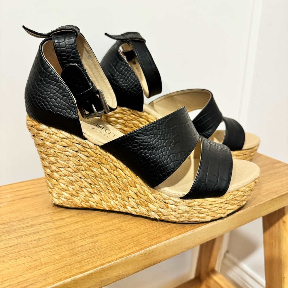 COCONUTS BY MATISSE
Mickie Ankle-Strap Wedge Sandals size 10M